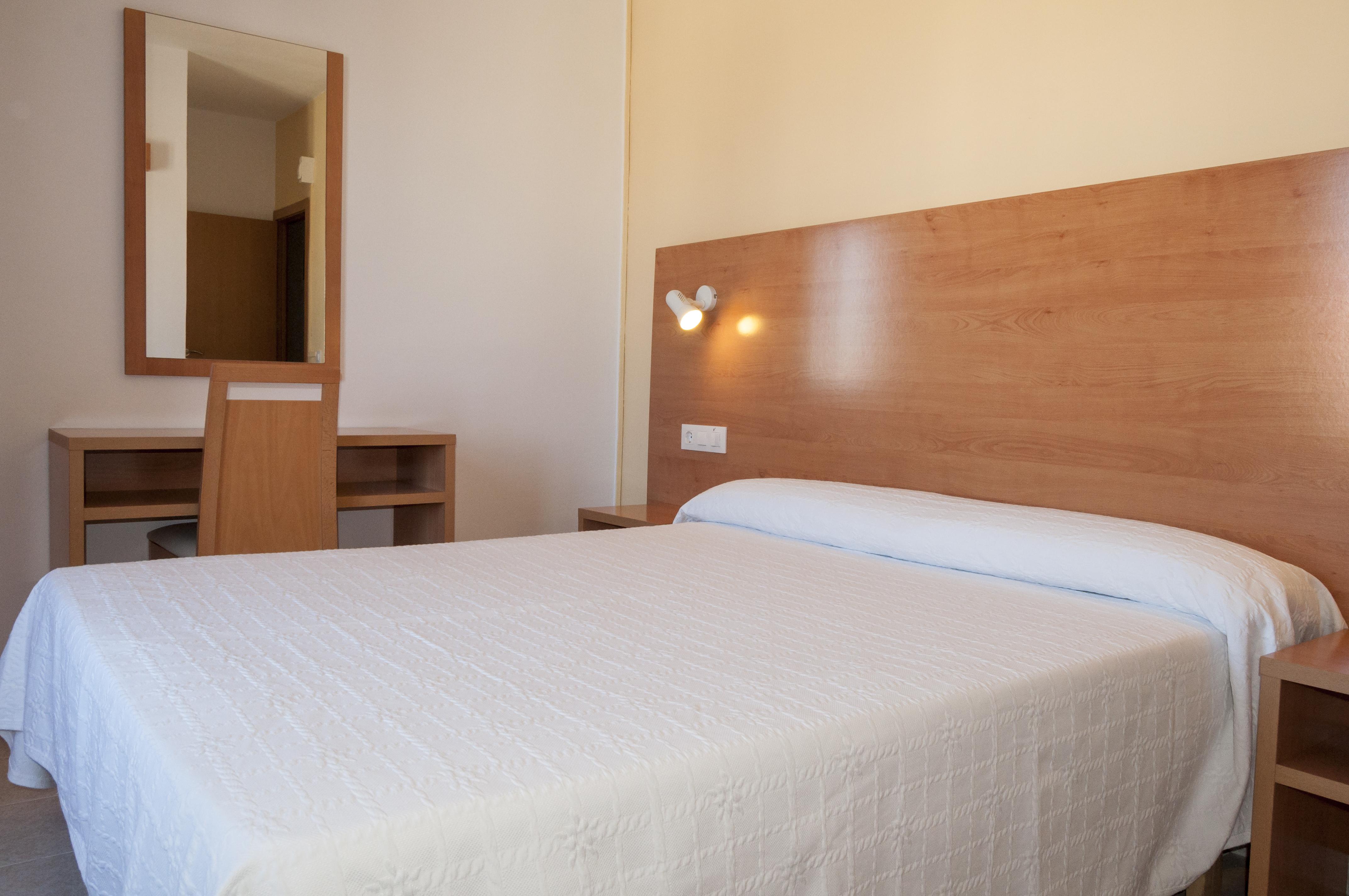 Hotel Madrid Ciutadella  Bagian luar foto