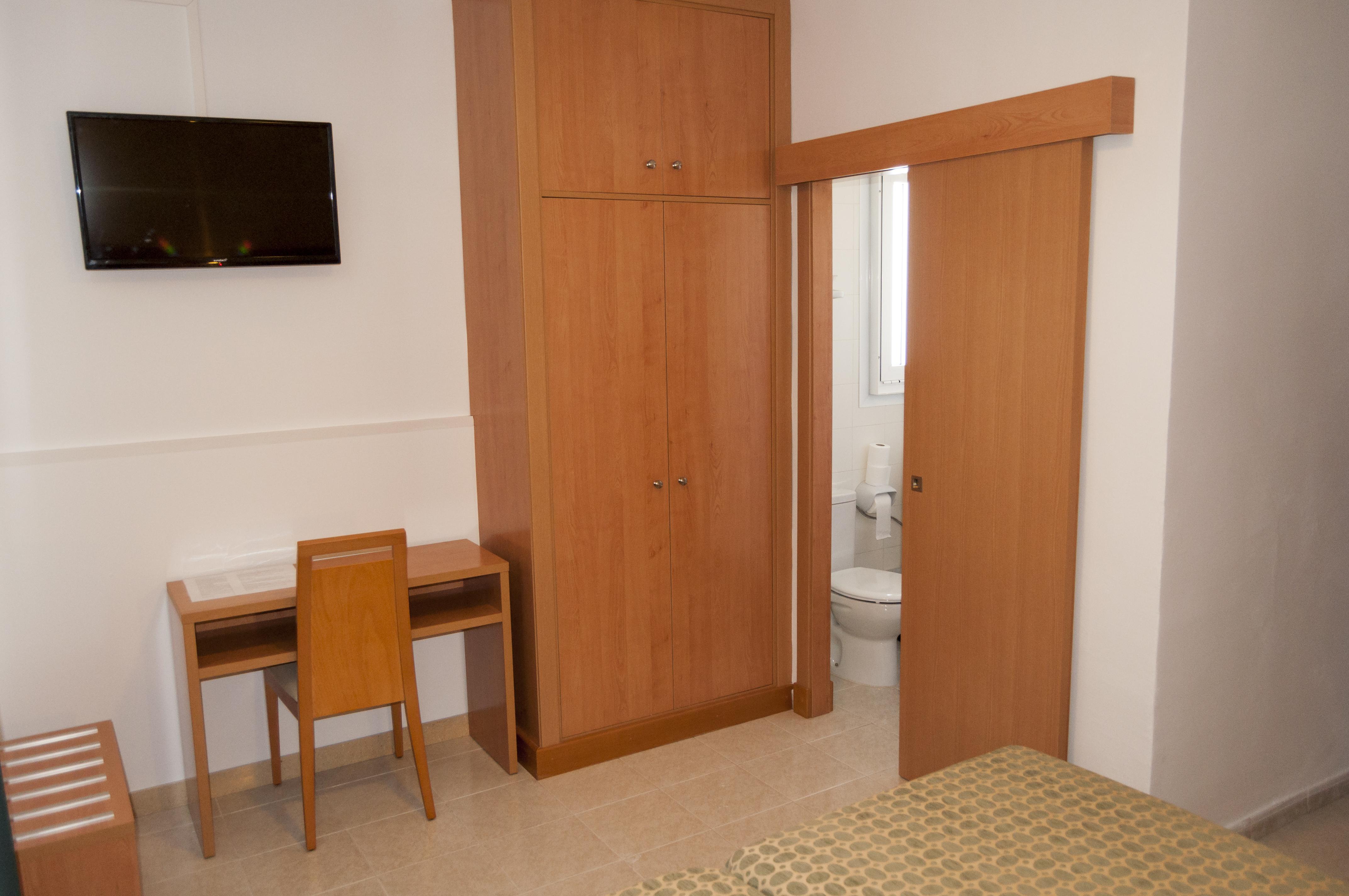 Hotel Madrid Ciutadella  Bagian luar foto