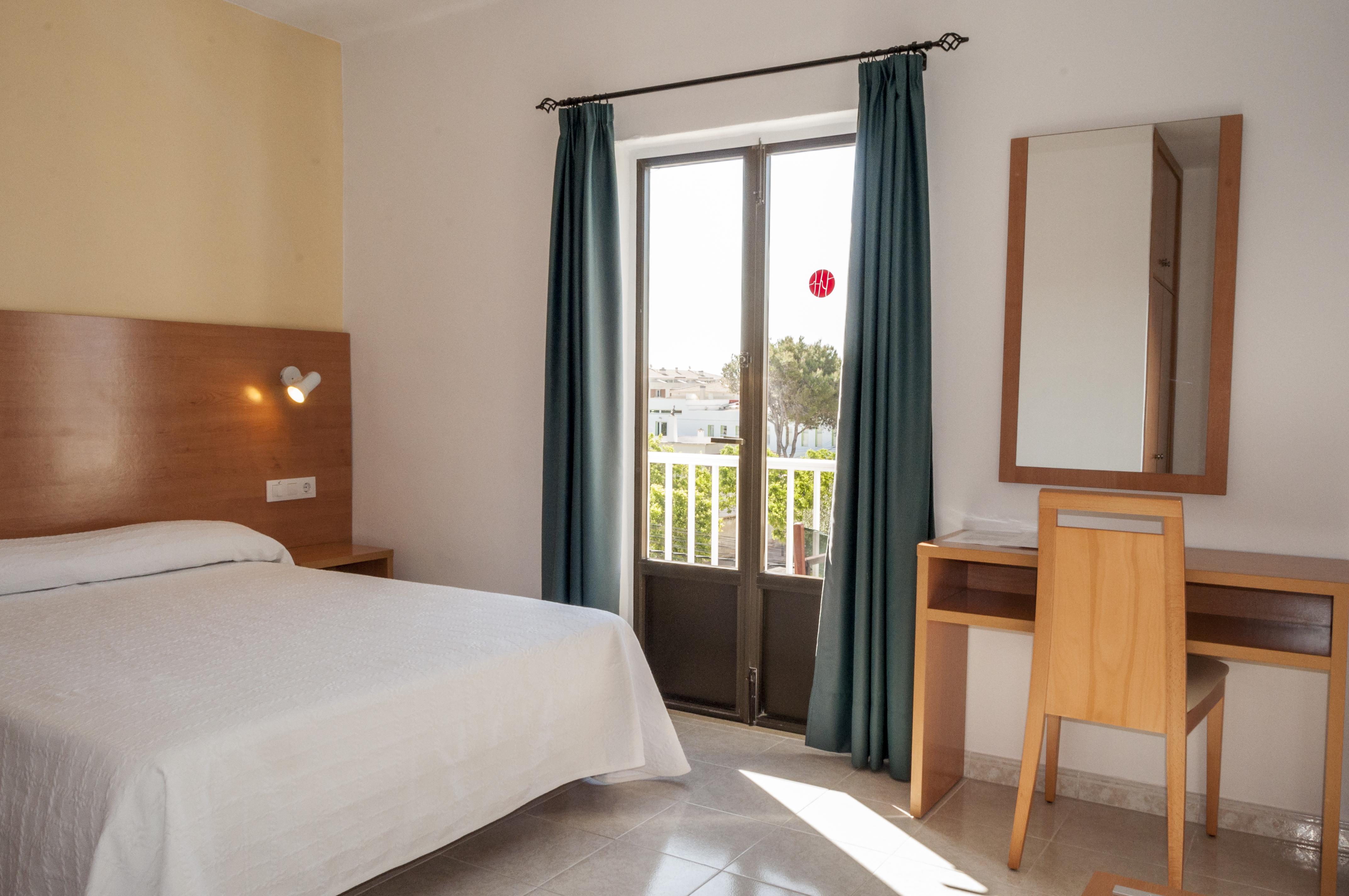 Hotel Madrid Ciutadella  Bagian luar foto