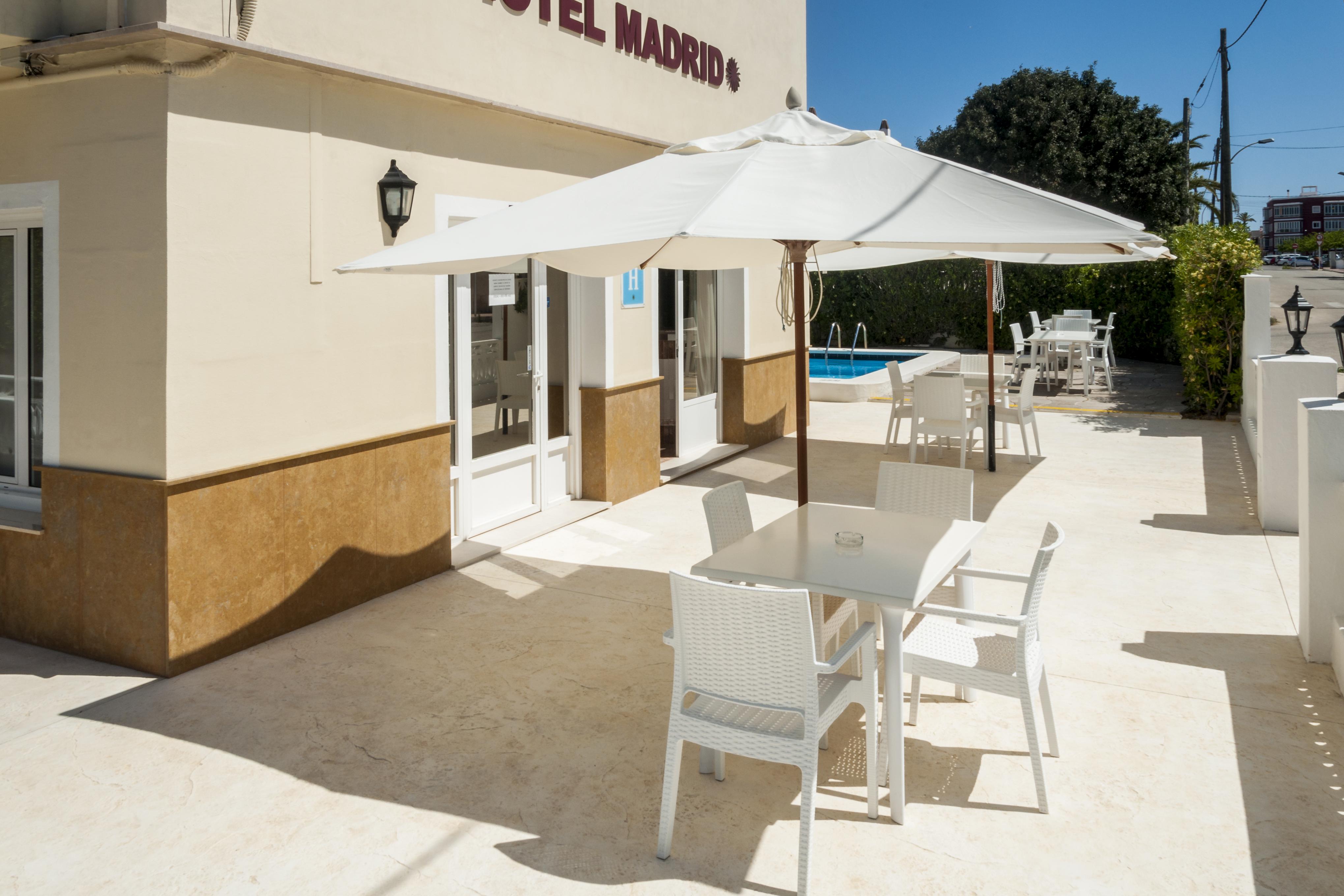 Hotel Madrid Ciutadella  Bagian luar foto
