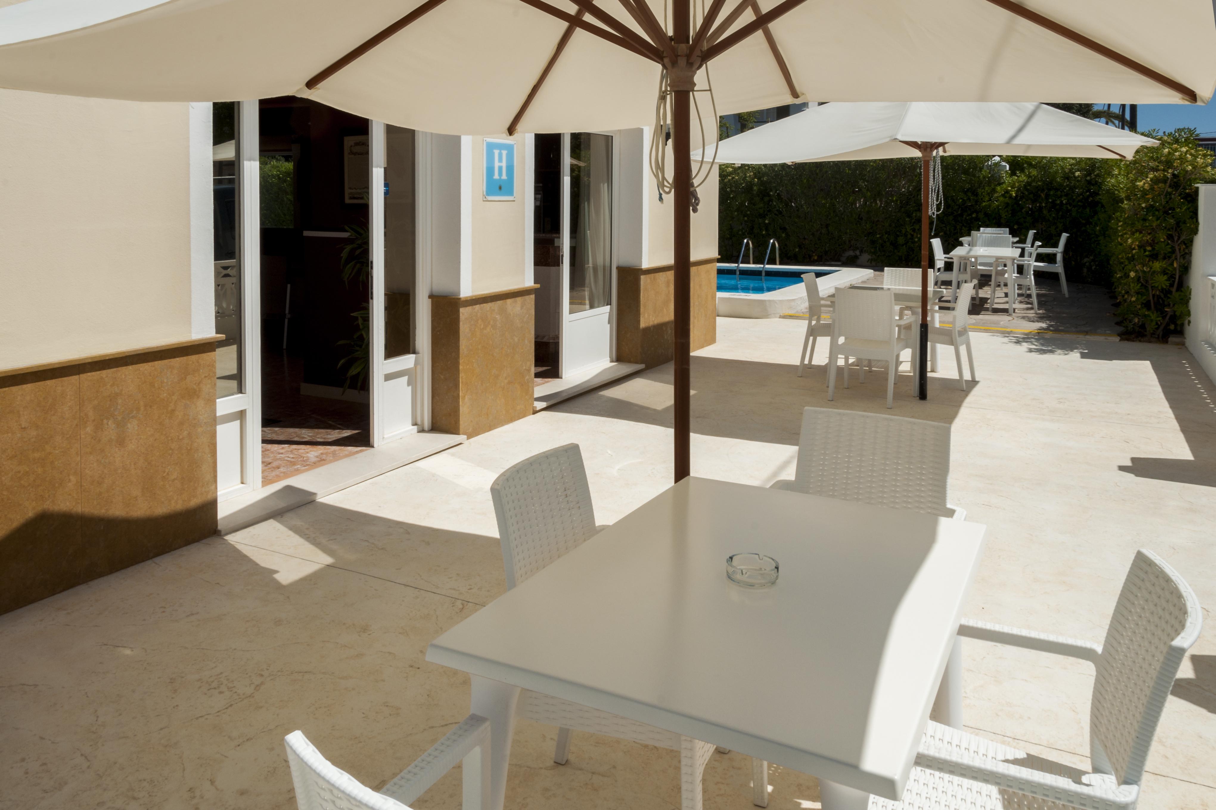 Hotel Madrid Ciutadella  Bagian luar foto
