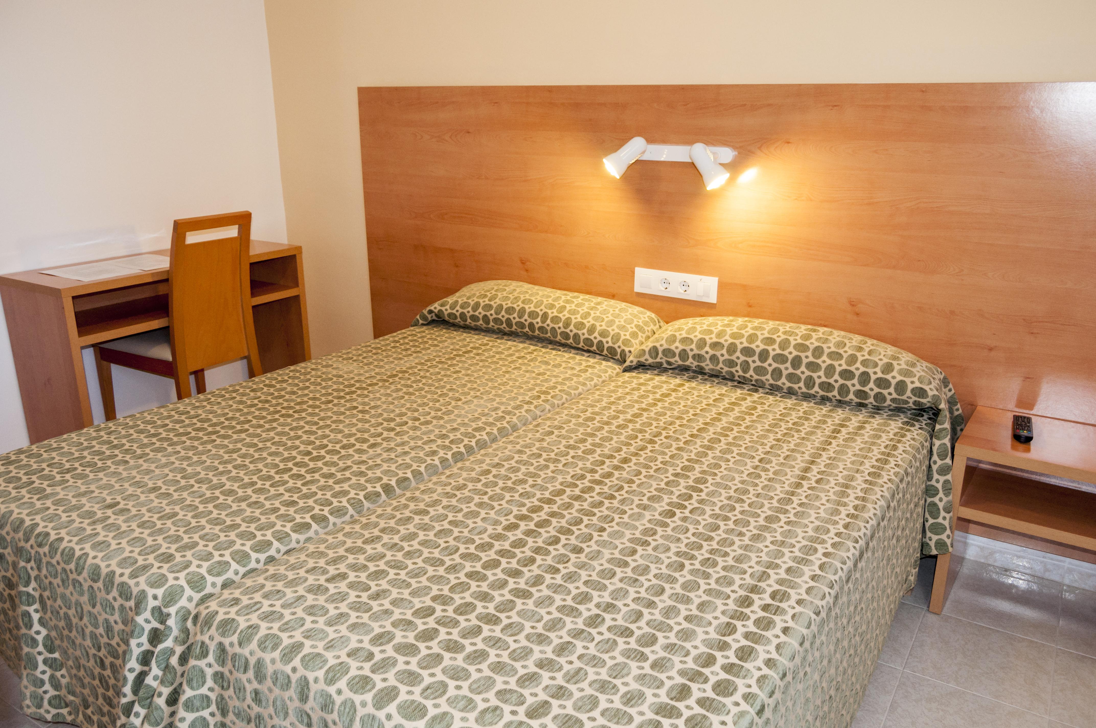 Hotel Madrid Ciutadella  Bagian luar foto