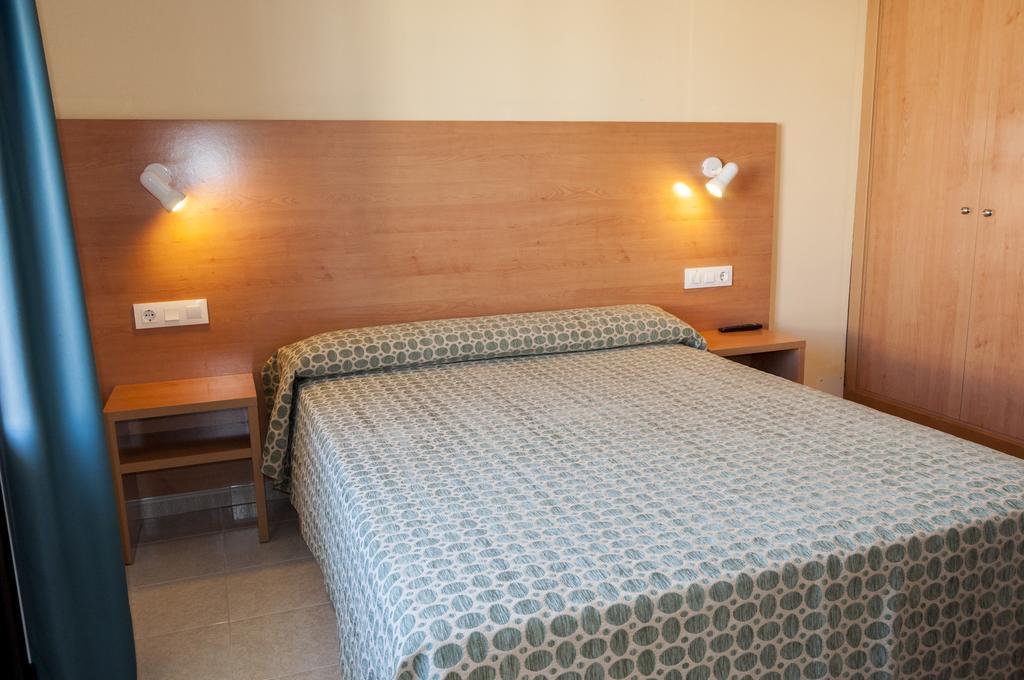 Hotel Madrid Ciutadella  Bagian luar foto