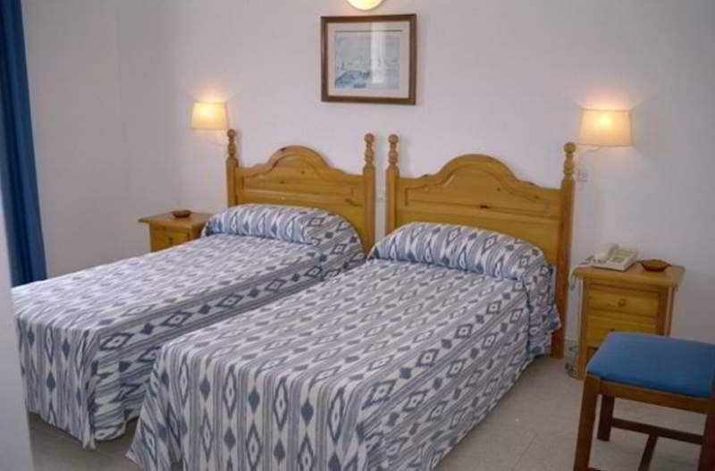 Hotel Madrid Ciutadella  Bagian luar foto