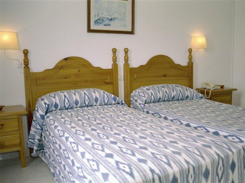 Hotel Madrid Ciutadella  Bagian luar foto