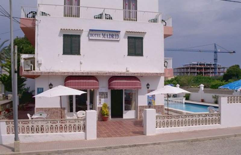 Hotel Madrid Ciutadella  Bagian luar foto