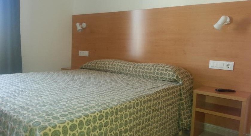 Hotel Madrid Ciutadella  Bagian luar foto