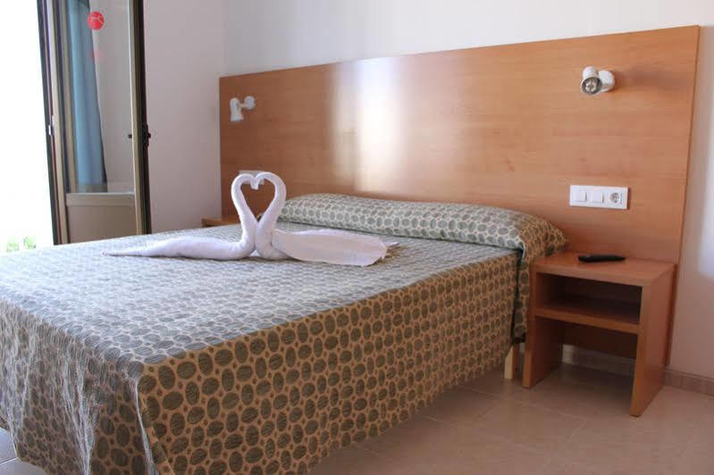 Hotel Madrid Ciutadella  Bagian luar foto